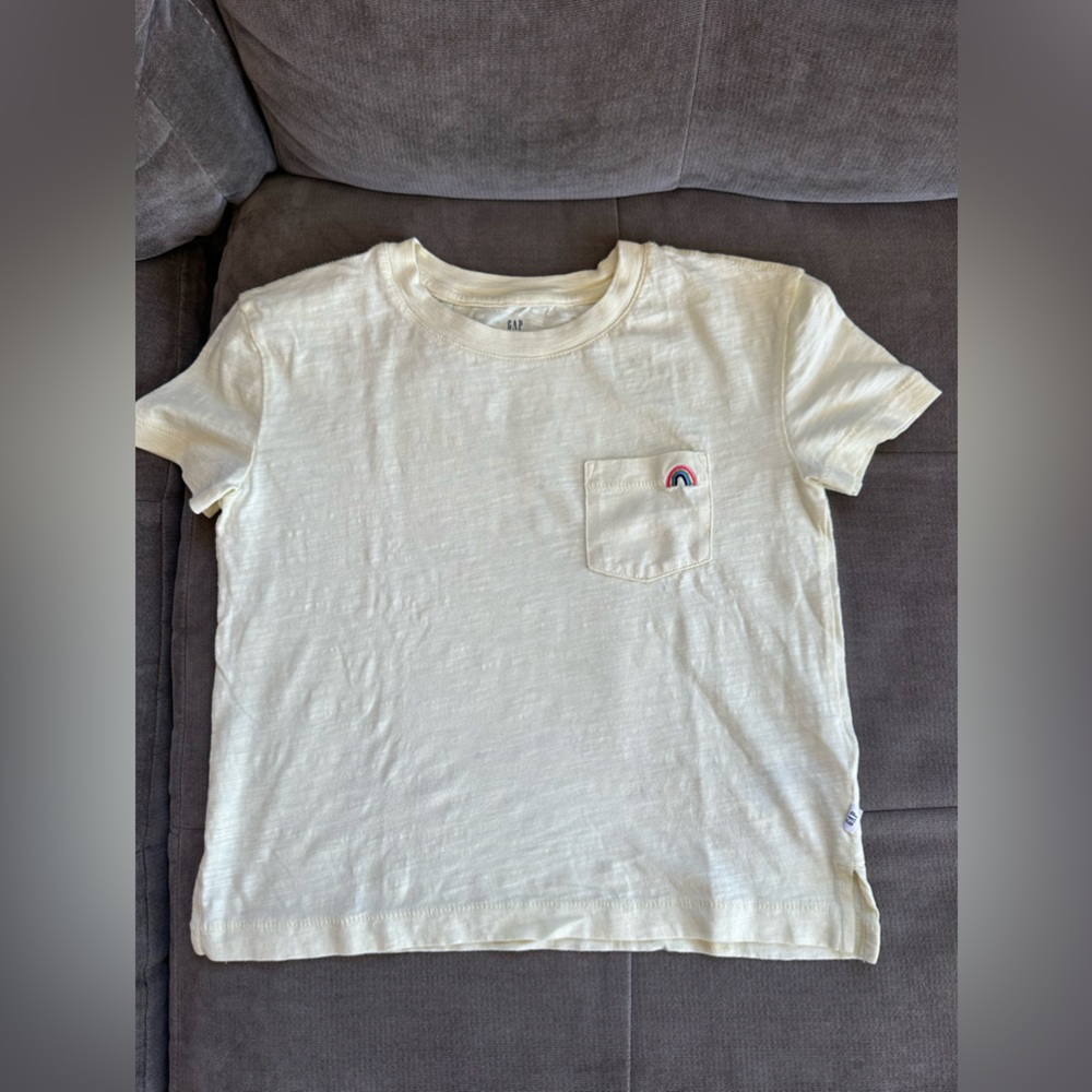 Girls Gap Top Size Small 6/7- Yellow Top w/pocket